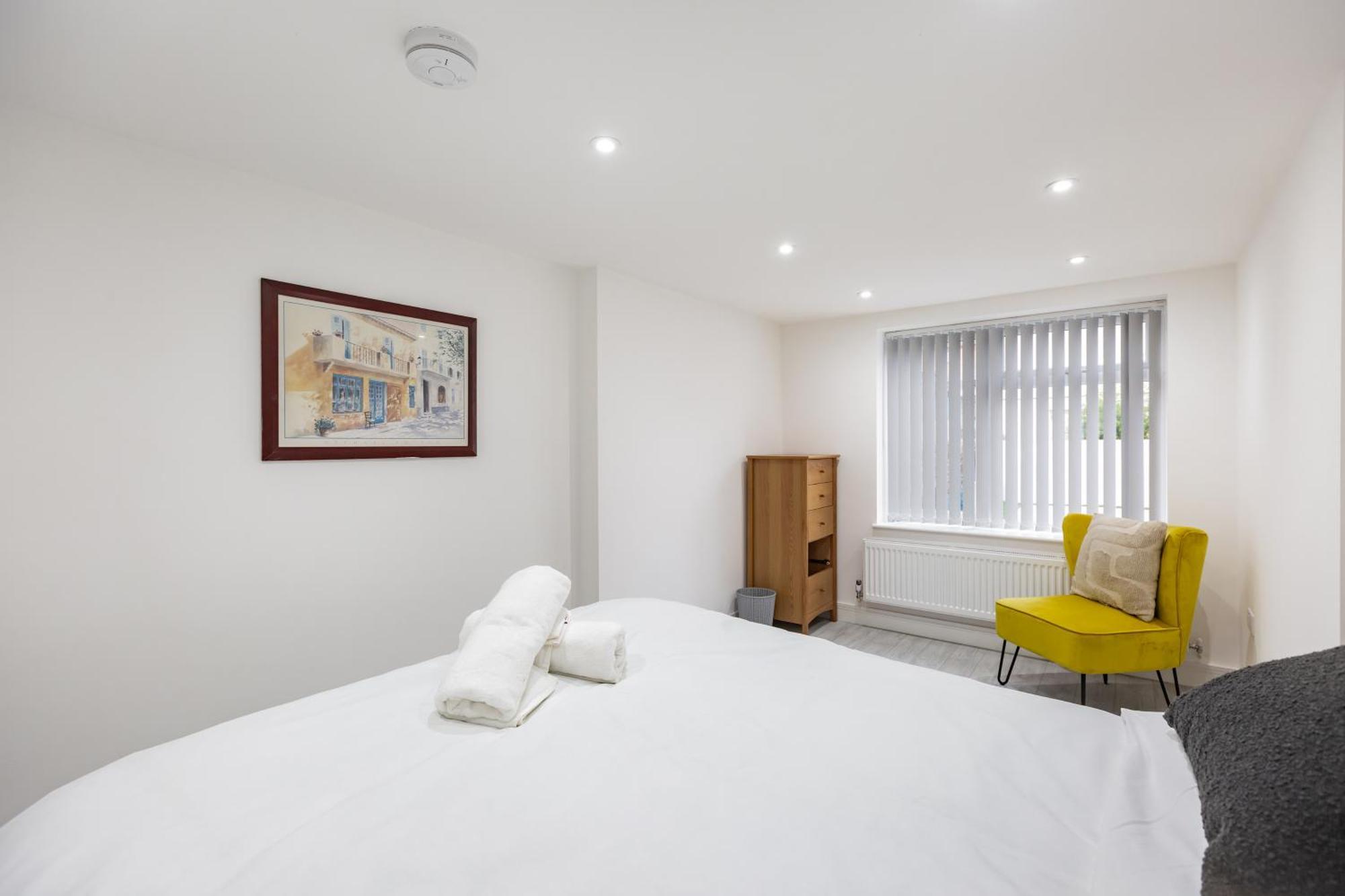 Pembroke Heights Aparthotel Chatham  Buitenkant foto