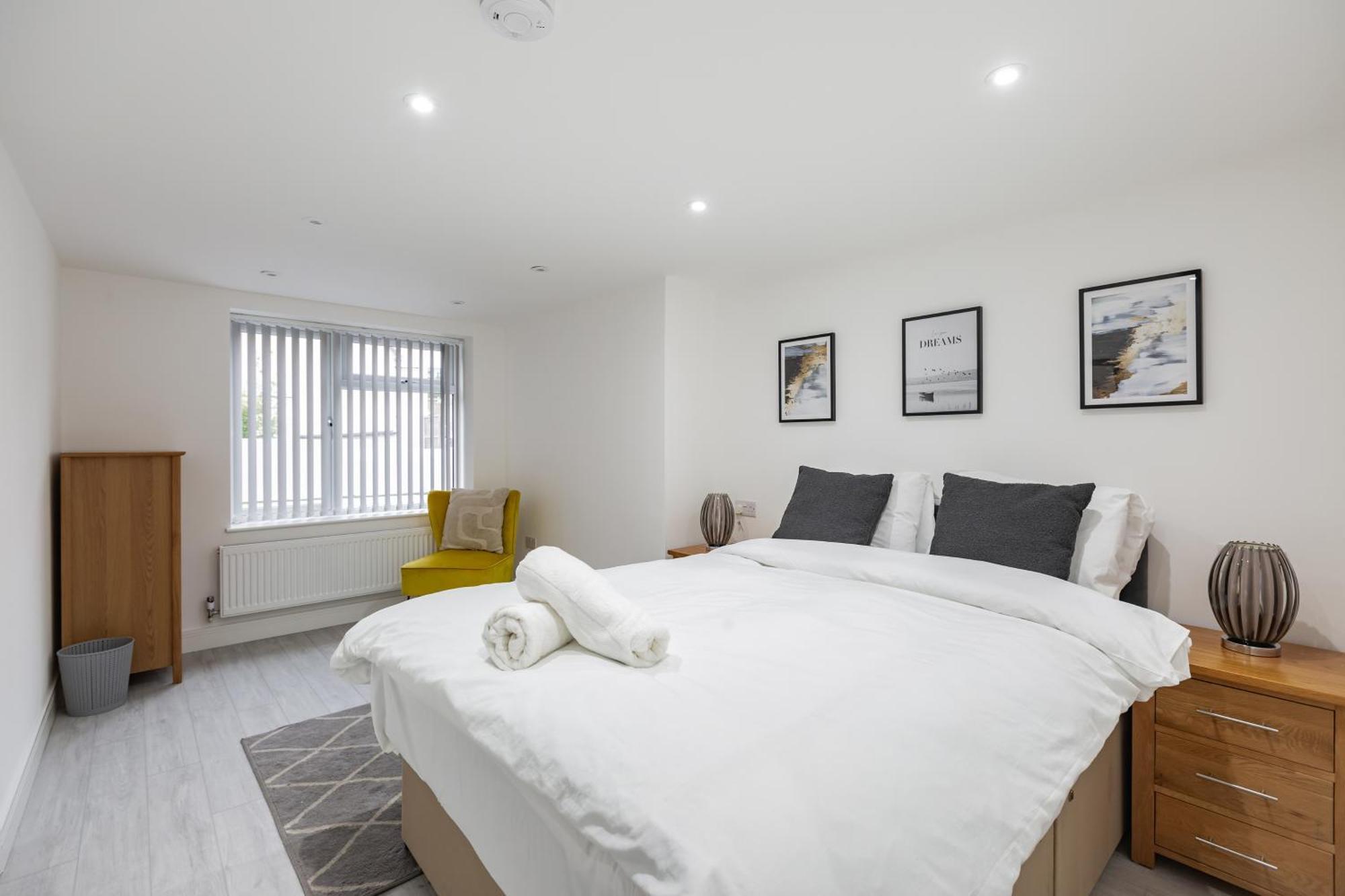 Pembroke Heights Aparthotel Chatham  Buitenkant foto