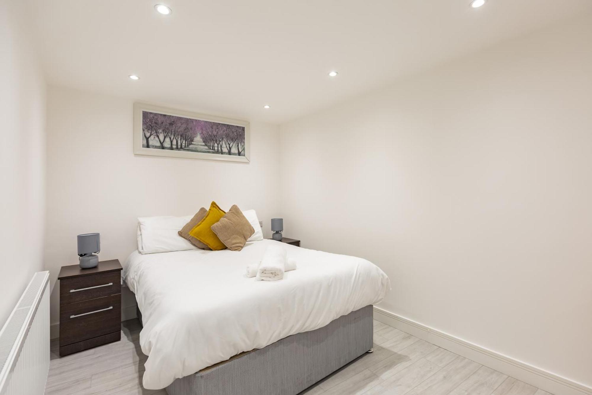 Pembroke Heights Aparthotel Chatham  Buitenkant foto
